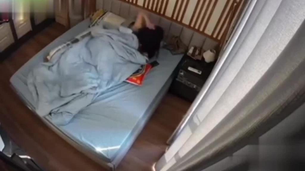 真实监控偷拍成都公公儿媳乱伦偷情 预览截图 5