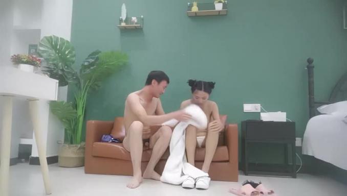 重金网约05后极品萝莉女神,苗条身材大长腿,掰开嫩逼狂舔,舔的妹子受不了,抱起一顿勐操 预览截图 5
