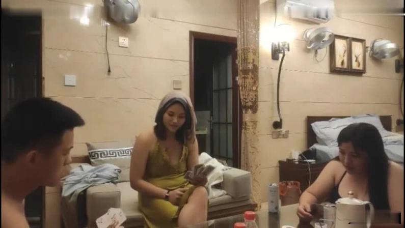 真实乱伦换妻 老婆闺蜜打算回家跟老公商量 预览截图 4