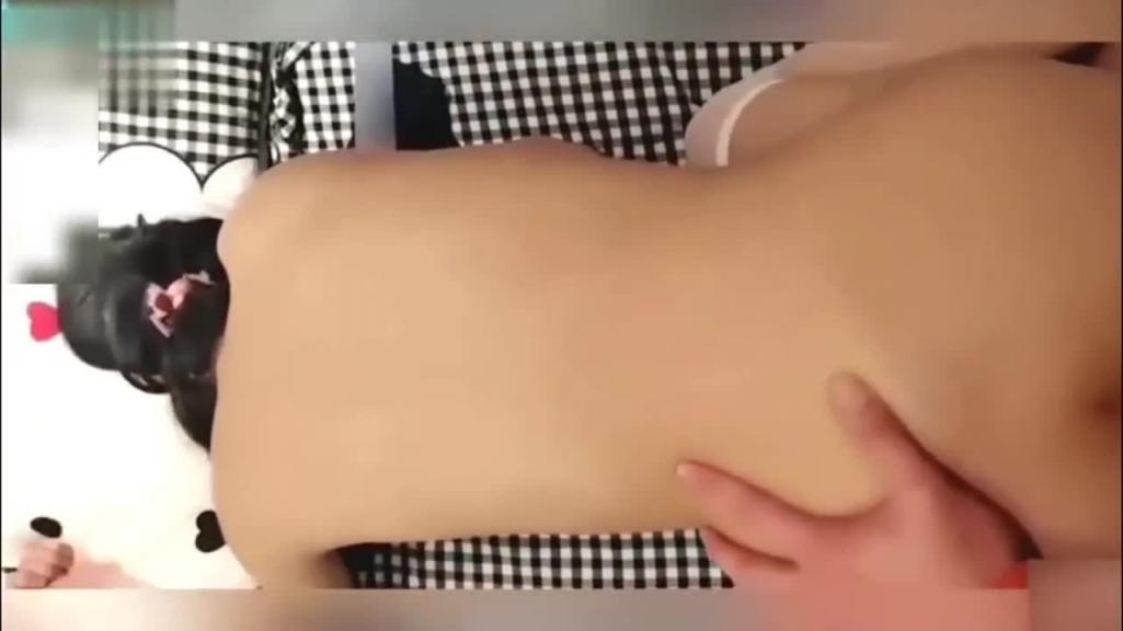 【单亲父女乱伦)想不想爸爸操你呀女儿？嗯嗯我躺着让爸爸操好不好！ 预览截图 3