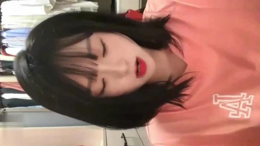 【清纯反差婊】小骚逼一脸狐媚样,真的很欠操,还是无毛逼 预览截图 2