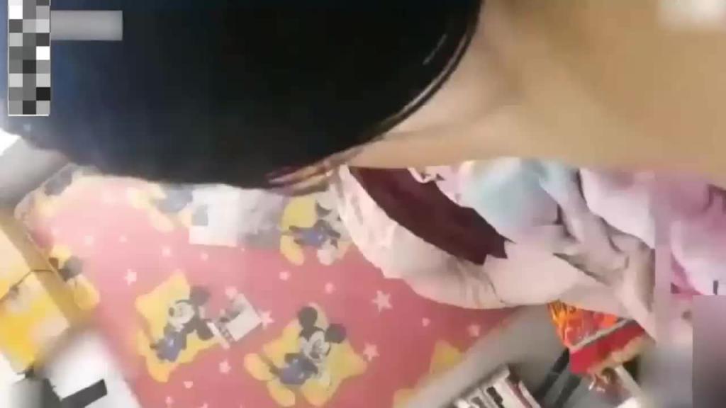【父爱如山】18岁女儿小雪和胖老爸露脸乱伦做爱 预览截图 9