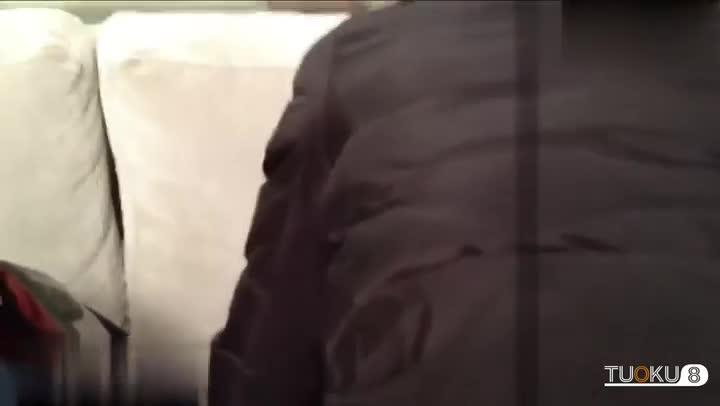 偷情短发气质人妻同事趁她打电话扒掉她裤子 预览截图 1