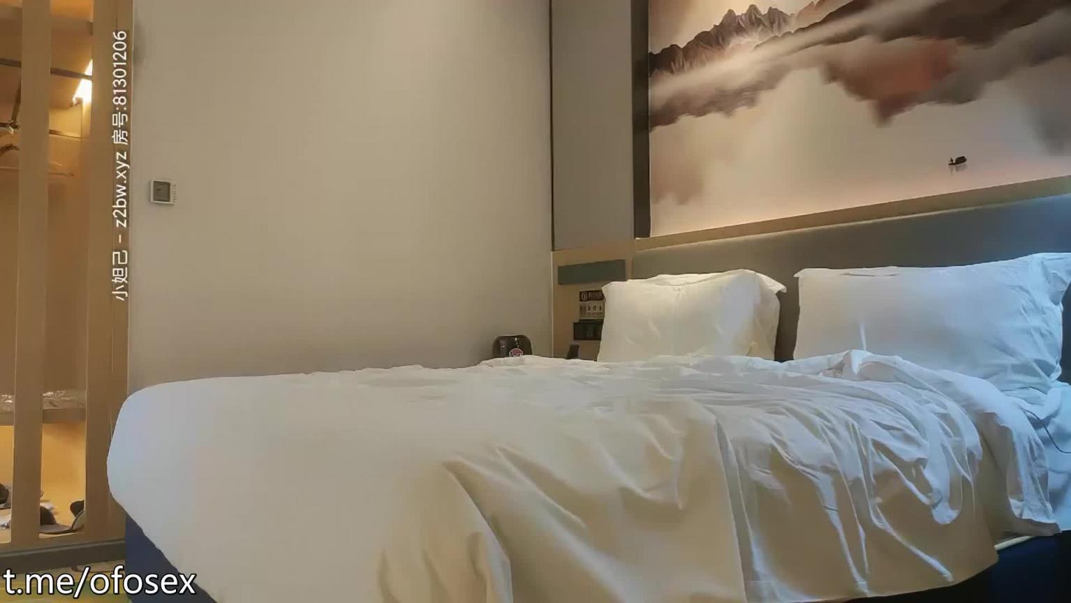 高颜值御姐貂皮长筒靴秀大长腿 预览截图 12