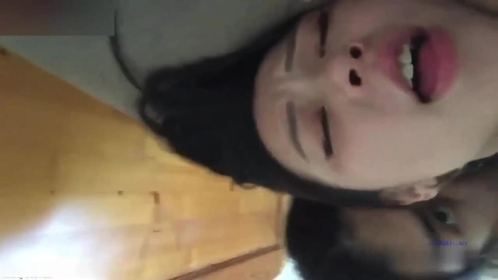台南医院极品女护士颜值不错的反差婊母狗喜欢玩跳蛋 预览截图 12