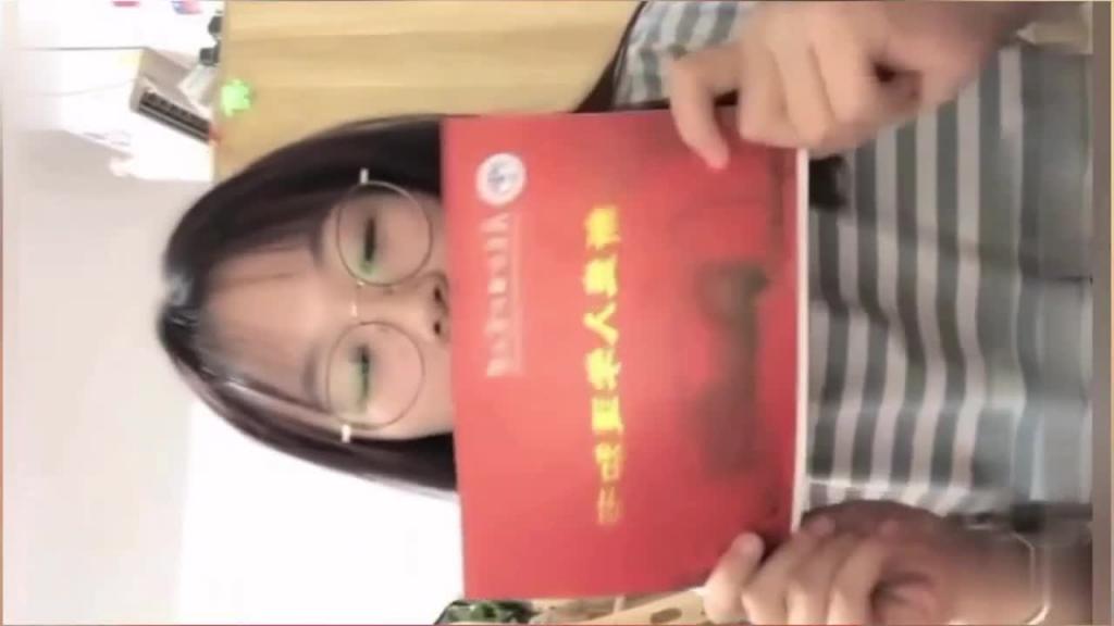 【温州大一学生】邻家反差婊凌晨同学不在宿舍大秀 预览截图 1