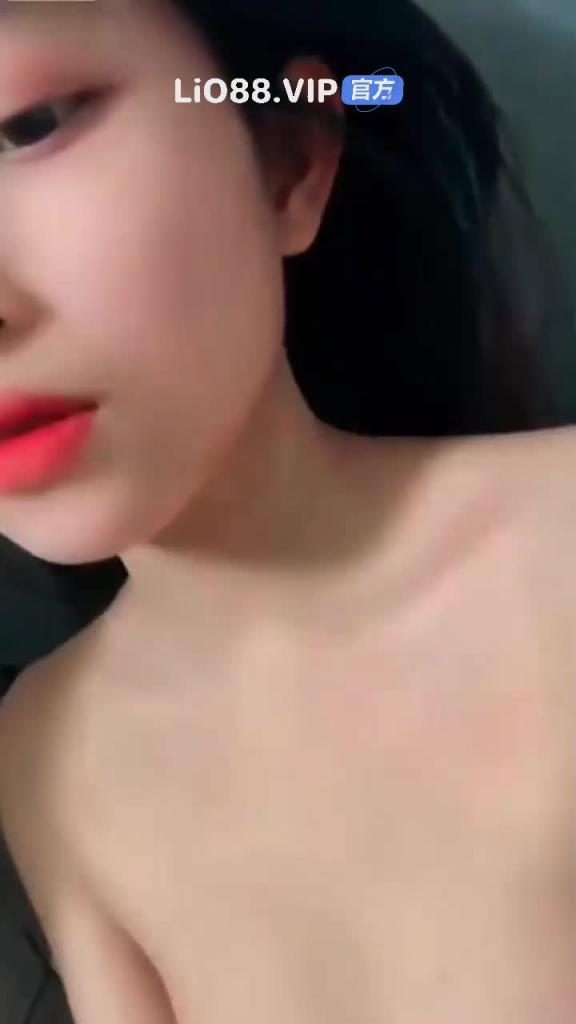 极品坚挺美乳【高中】学妹洗澡自拍抚摸美乳又忍不住抠逼实在太嫩了 预览截图 9