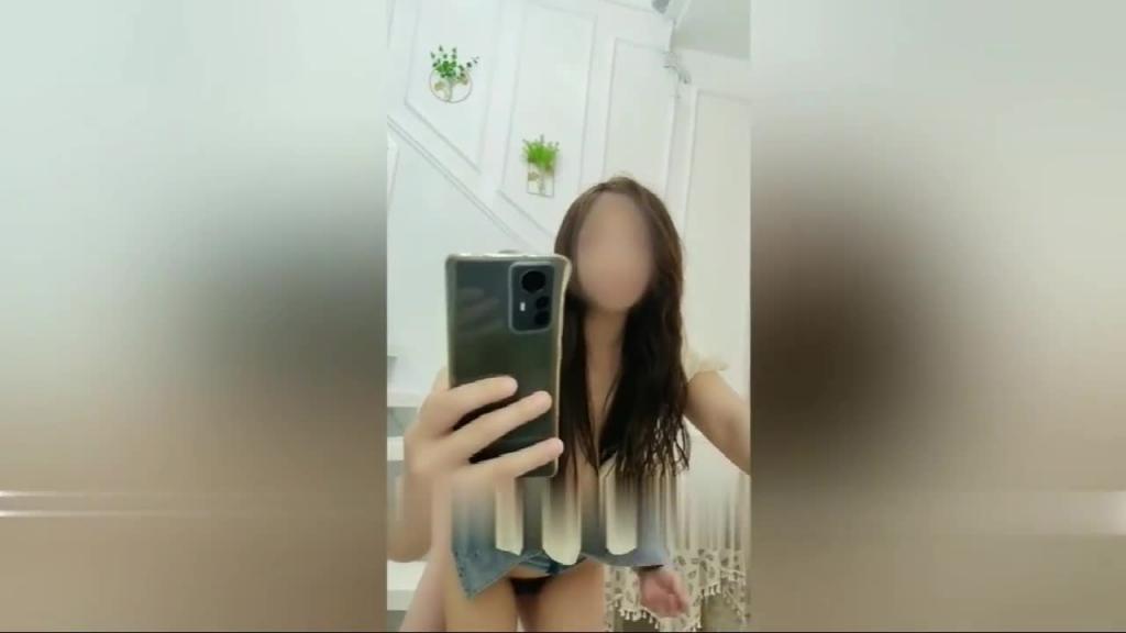 约会全程微露脸，极品高颜值反差婊，巨乳口交 预览截图 10