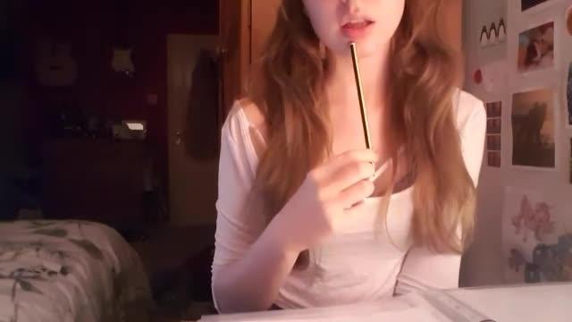 半夜在房里温习功课,无聊了就自尻一下,才有能量继续k书 预览截图 1