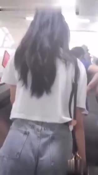 街射，精液射手上被发现还闻了一下 预览截图 6
