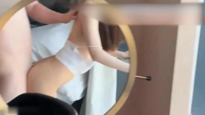 反差小骚货落地窗前被爸爸后入不想被当成公主只想做爸爸小母狗 预览截图 5