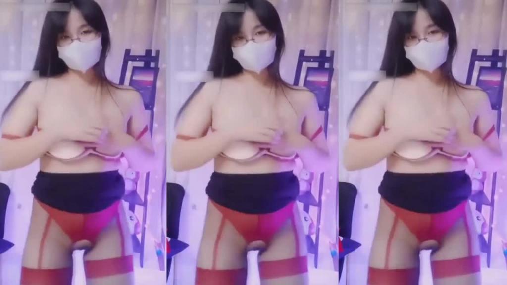 快手主播大桃子姐姐最新土豪定制大尺度制服 预览截图 4