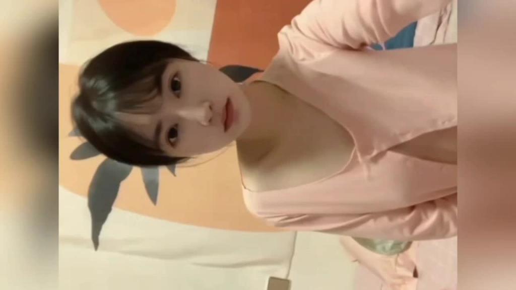 顶级泄密富二代极品女友天津女神李韵婷大尺度自拍自慰合集 预览截图 9