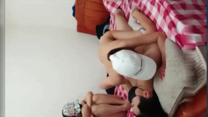 【高利贷直播】几个无知少女欠下套路贷被强制直播抵债 预览截图 10