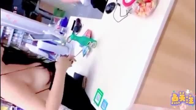 主人的任务众多女神露出合集户外戴跳蛋随心所欲各种大胆露 预览截图 3