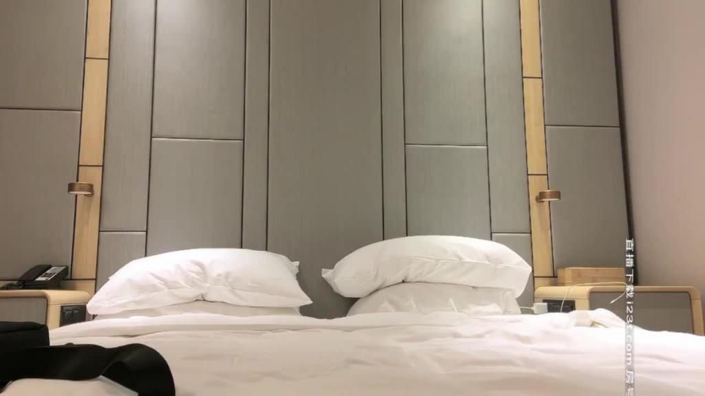 网红脸蛋苗条身材~小小身体被撞的淫荡不堪 预览截图 5