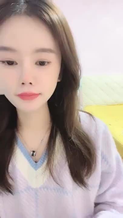 女主播性感开腿玩穴，身长大白腿给你闻香一下～ 预览截图 12