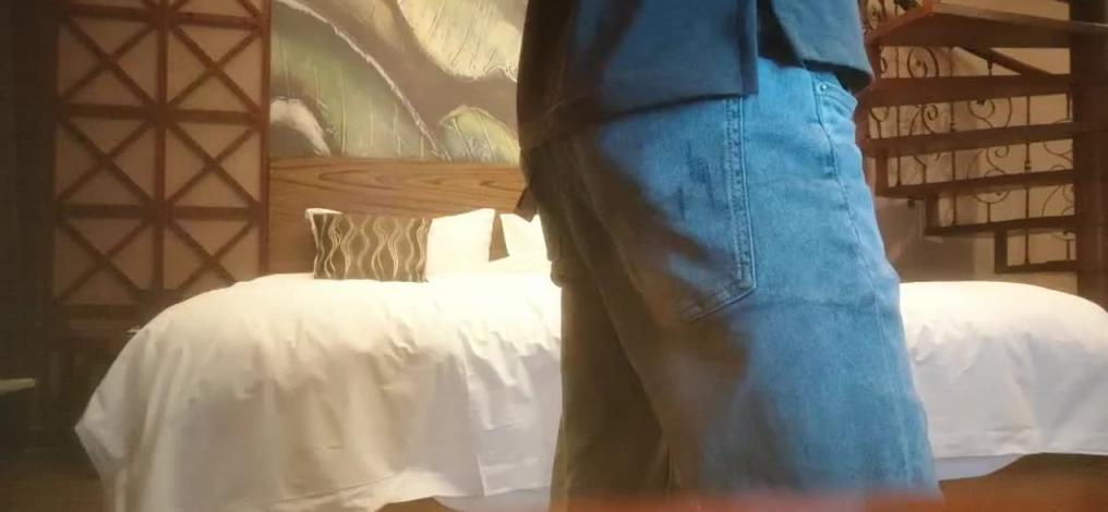 换妻之旅28岁体制内良家夫妻,四人情色小游戏,从害羞到裸体相见,人妻卸下心防脱光 预览截图 1