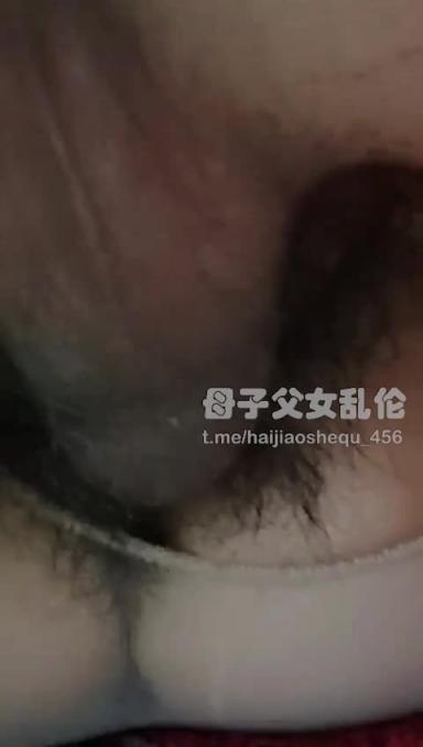 甘肃母子乱伦 绿母儿子网上找单男操骚逼妈妈 妈妈还帮洗单男的鸡巴 预览截图 6