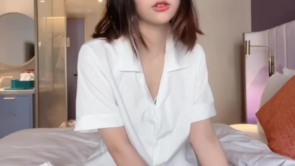 自慰扣穴还被后入极品JK萝莉黑丝反差美女 预览截图 1