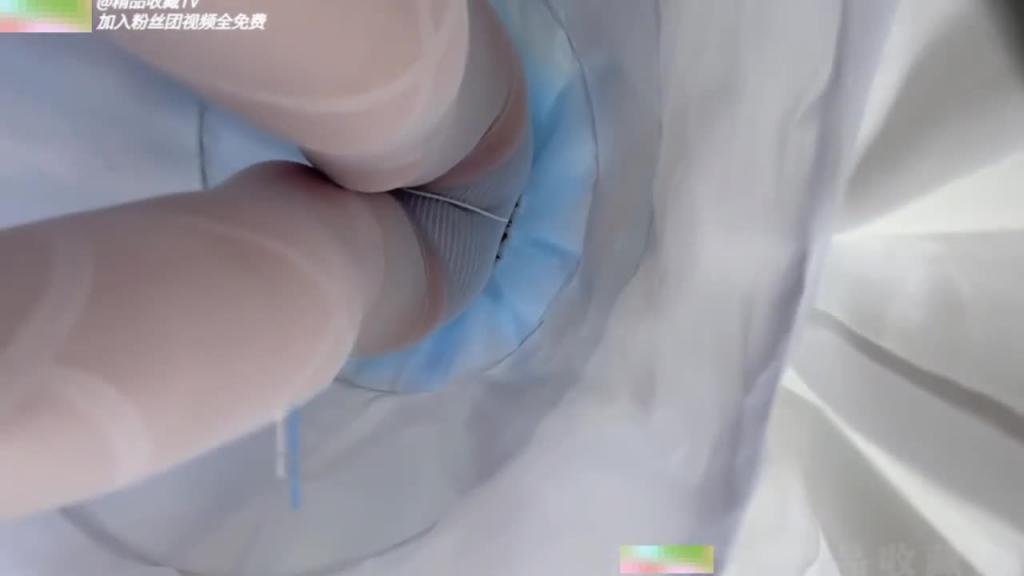 【偷拍泄密】大神校园偷拍毕业典礼学妹裙底风光 预览截图 4