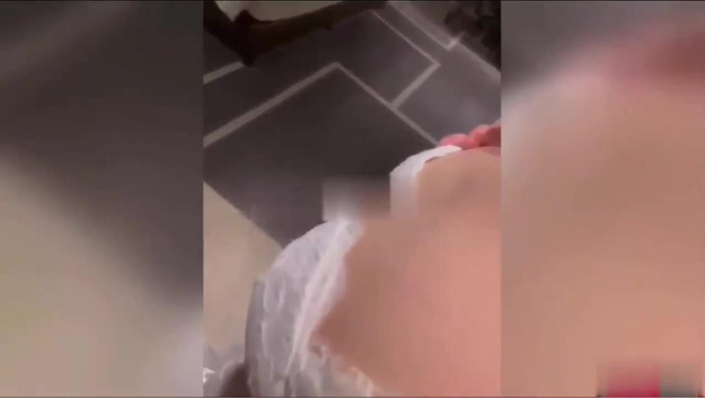 绿帽淫妻第二部~让自己表弟操大奶老婆 预览截图 2