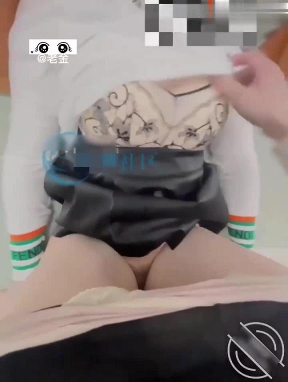 高中儿子趁爸爸不在家乱伦教师妈妈 预览截图 2