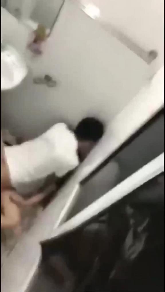 厕所啪啪翻车精选,中学生厕所泄欲 预览截图 9