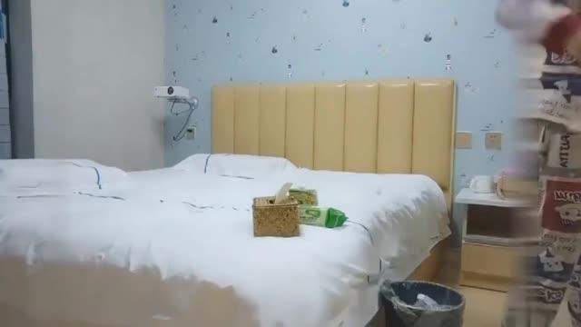 母子乱伦完整版妈妈在家穿睡衣勾引儿子打炮 预览截图 12
