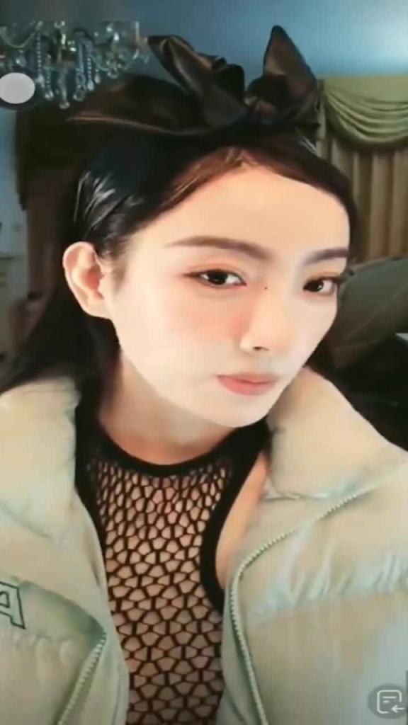 央视主持人演员抖音网红女神直播界卖骚真空透视露点 预览截图 9