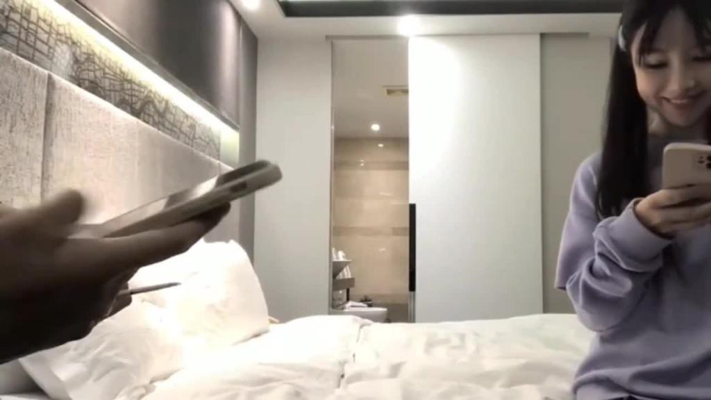 如此清纯可爱的女孩竟然是个反差婊。 预览截图 2