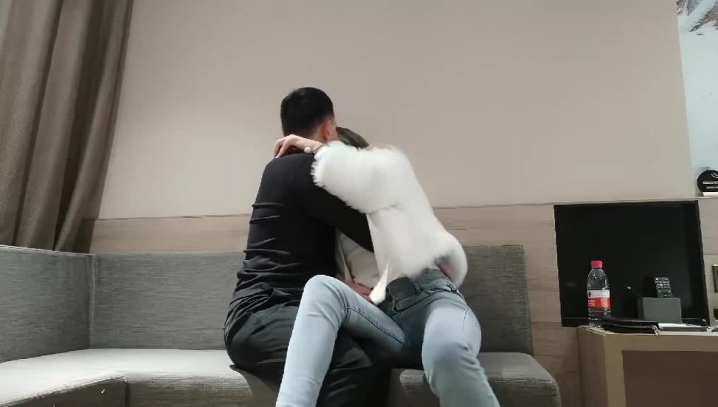 大神重金约炮良家少妇,初次下海,漂亮少妇的逼逼特写 偷偷拔套内射被发现。 预览截图 2