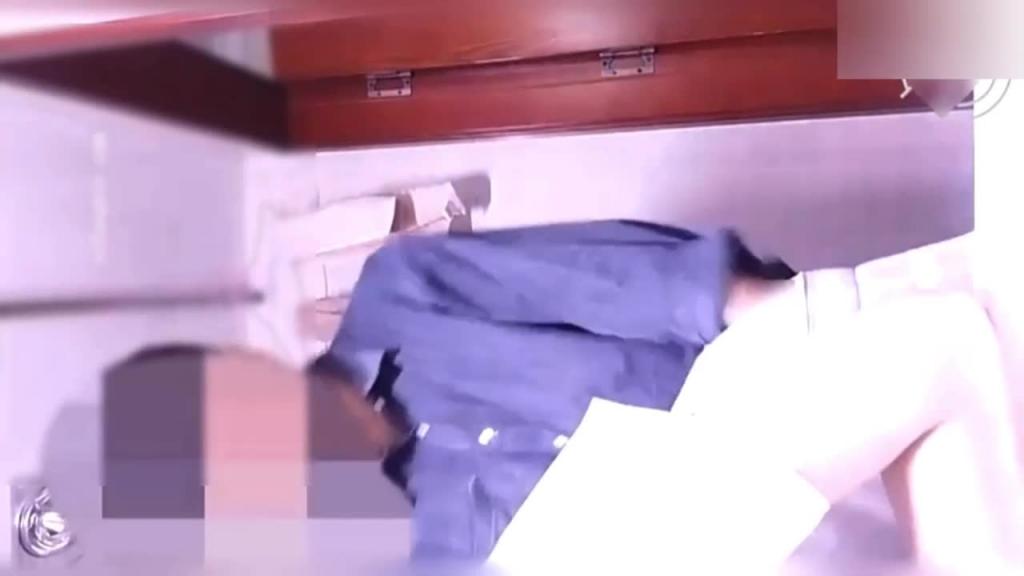 【史上最强父女乱伦】灌醉女儿操逼爸你轻点疼意外露脸 预览截图 4