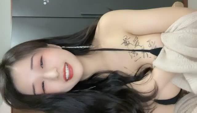 【网红大秀】抖音妩媚颜值女神一尽情性爱私密流出 预览截图 9