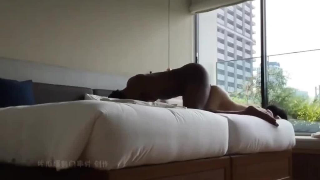 【重磅核弹】绿帽男找大屌黑鸡巴操自己老婆 预览截图 5