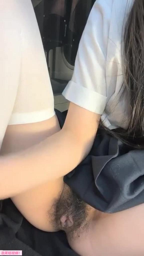 新晋萝莉人气主播;首秀大胆掰开骚穴互动! 预览截图 5