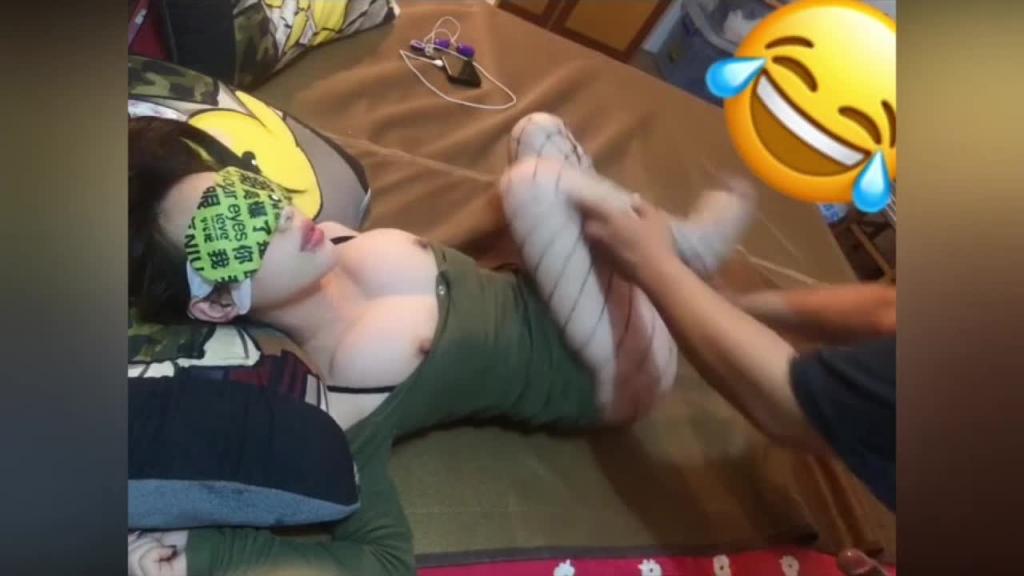 哥哥在客厅打王者躲在房间操嫂子操出一堆白浆,持续高潮内射真的爽呆了 预览截图 8