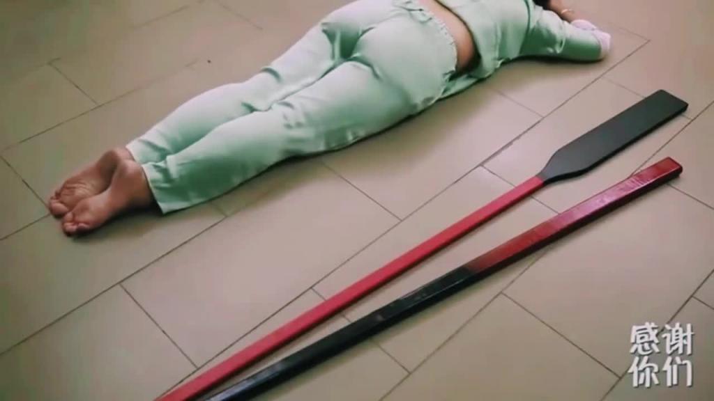 沉浸式暴力打板子😭虐待调教上海女友 王曼柔🇳古代中国刑法—杖刑打屁股㊙️全程惨叫屁股肉打烂乱颤【虐待调教SM性虐折磨】 预览截图 6
