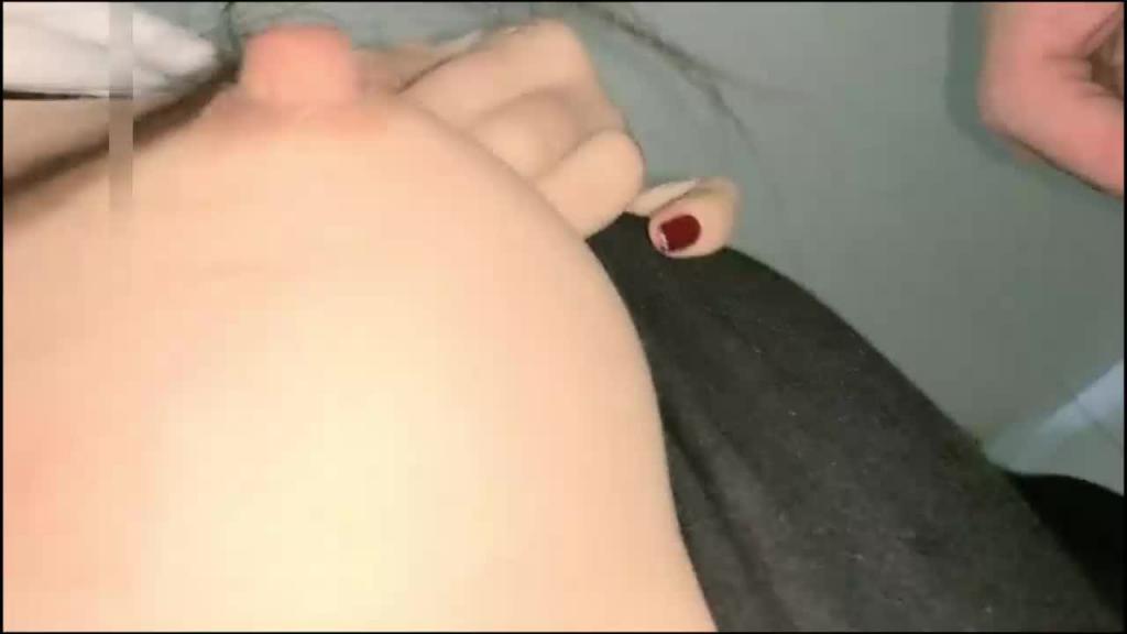 【极品尤物】淫男贱女医院厕所打野炮,紧张刺激爽完还要撒个尿 预览截图 6