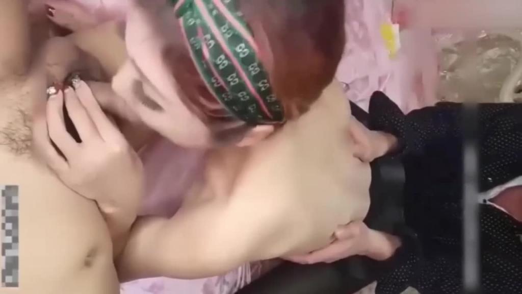 东北老爹儿子公用一妻,儿媳被爷俩轮奸内射,父亲先操儿子刷锅 预览截图 7
