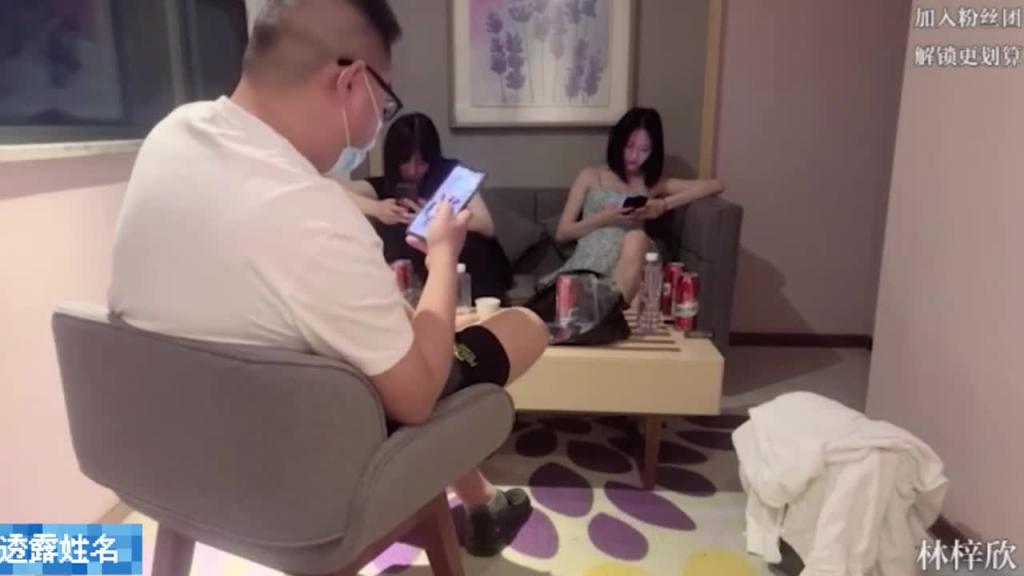 交换短发冷库女友，看她在别人大鸡巴下极致反差贱样 预览截图 2