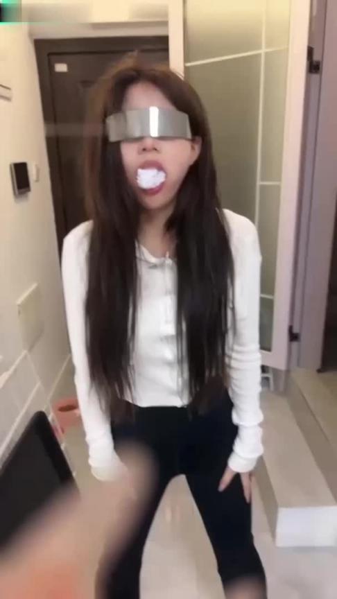 【调教女王-女同性奴母狗渴望被羞辱】主人强行舌吻舔脚，看得鸡儿硬 预览截图 10