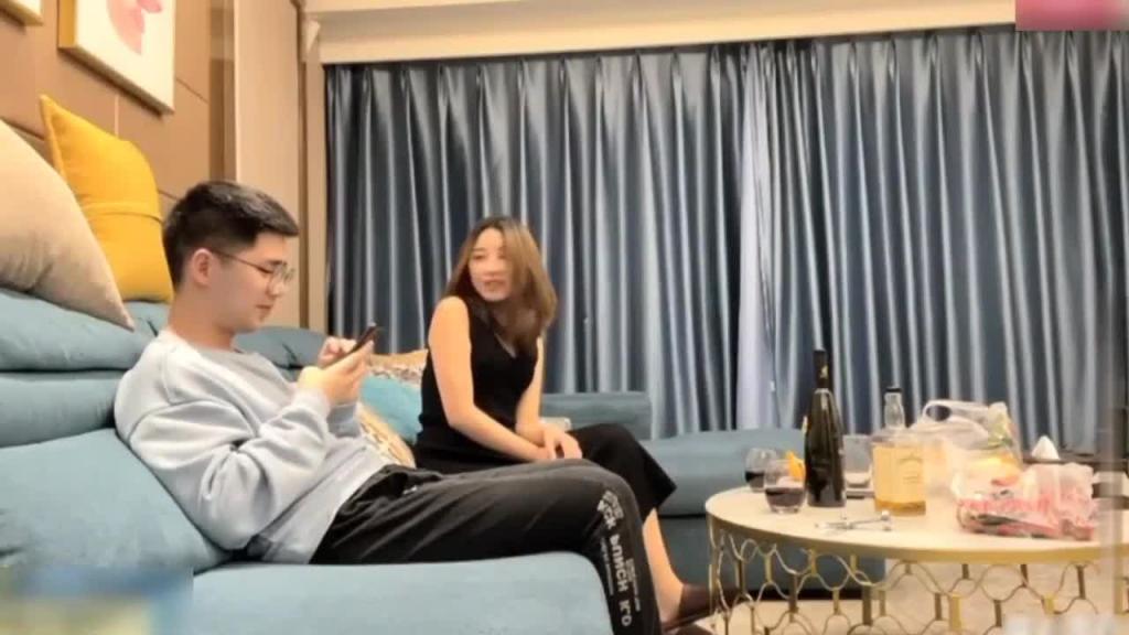 酒吧搭讪高冷御姐~智斗一番成功灌醉 预览截图 3