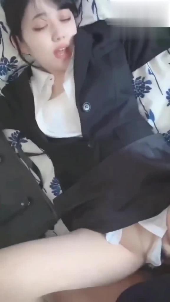 【姐弟乱伦】内射骚逼姐姐 预览截图 1