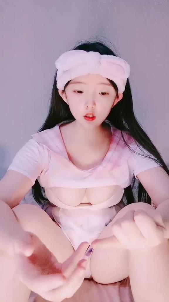 婴儿肥呆萌美少女 预览截图 1