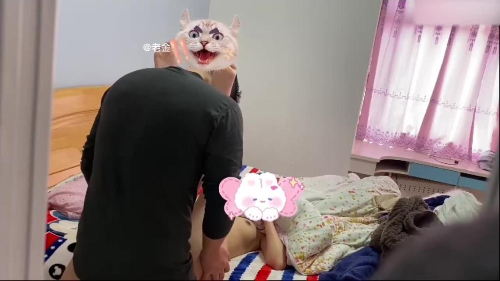 【青岛父女乱伦】鬼父趁老婆不在家破处女儿,青岛中学高二学生王梦瑶 预览截图 2