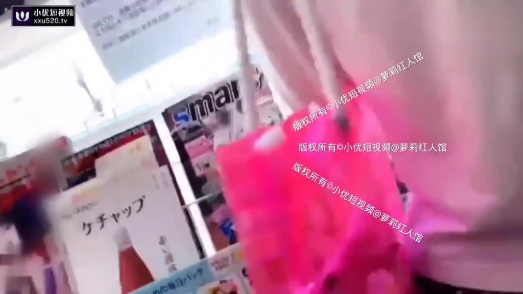 【尾随强上高中生】图书馆抄底萝莉高中生,一路尾随到地下车库趁四周没人捂住嘴拖到墙角扒光强操! 预览截图 1