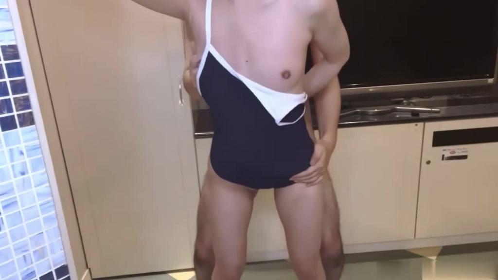 【萝莉诱惑】JK制服萝莉首次体验被猛男操逼,害怕蒙着眼挨操,小小身板操坏了 预览截图 3