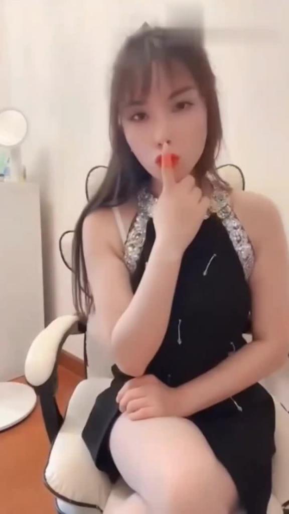 快手网红女主播肖老师黑料高价私拍黑丝无内露脸自慰流出 预览截图 8