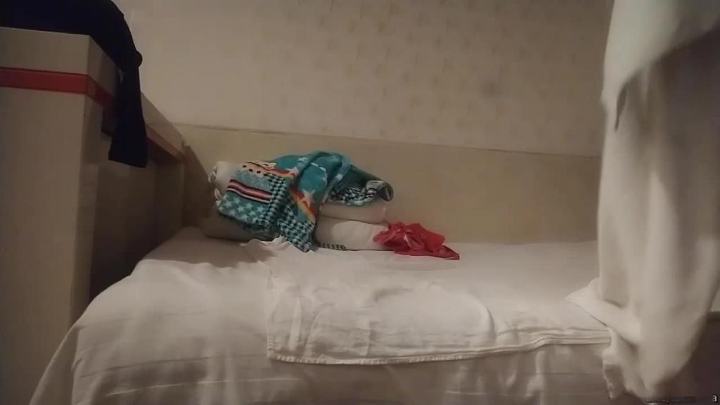母子乱伦大胸人妻激情四射干得鬼哭狼嚎俩人双双高潮刺激 预览截图 3